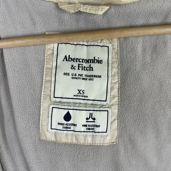 Abercrombie & Fitch Womens size XS Nylon Hooded Puffer Coat Jacket Cream - Picture 11 of 11